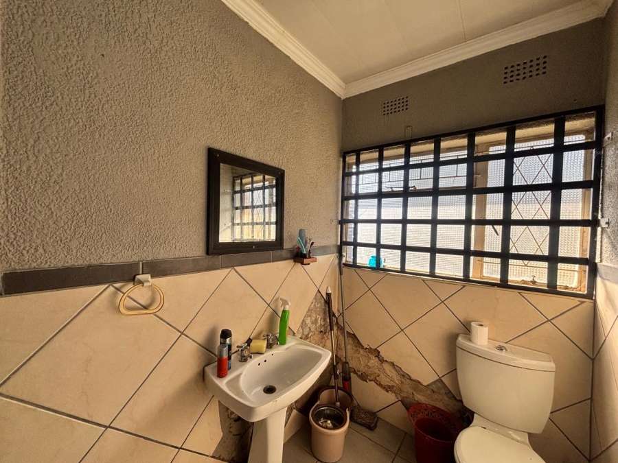 4 Bedroom Property for Sale in Roosheuwel North West